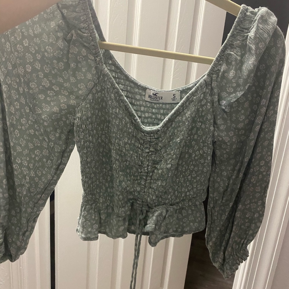 Hollister top